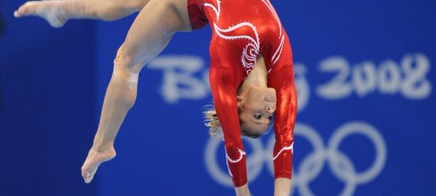 F1赛车赛场焦点！日本队对阵韩国队，体能极限考验，赛场硬仗一触即发